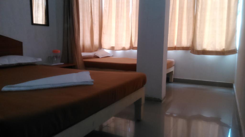 Galaxy Comforts Hotel Mysore Bilik gambar